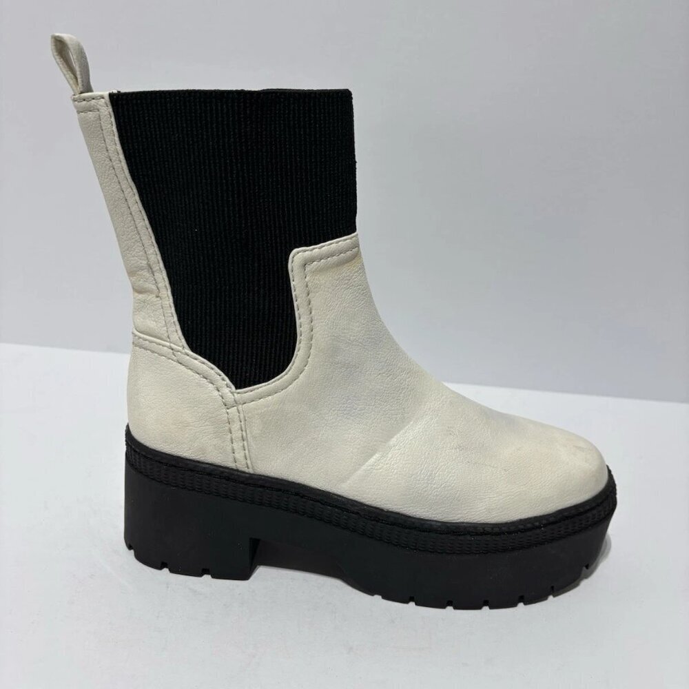 Zodiac Women’s Roxie Ankle Bootie White, Size 6 M
